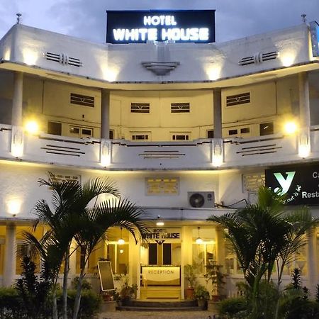 Hotel White House Dehradun Eksteriør billede