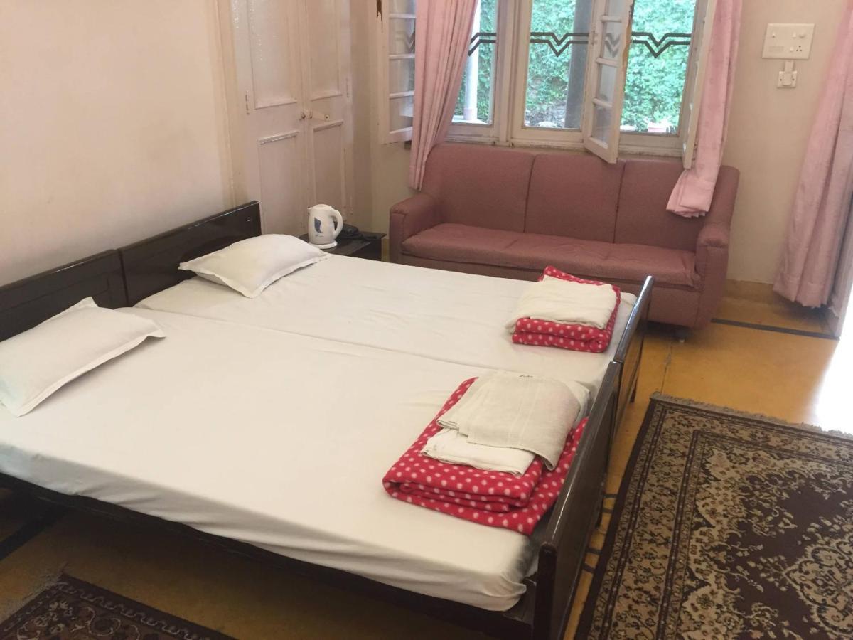 Hotel White House Dehradun Eksteriør billede