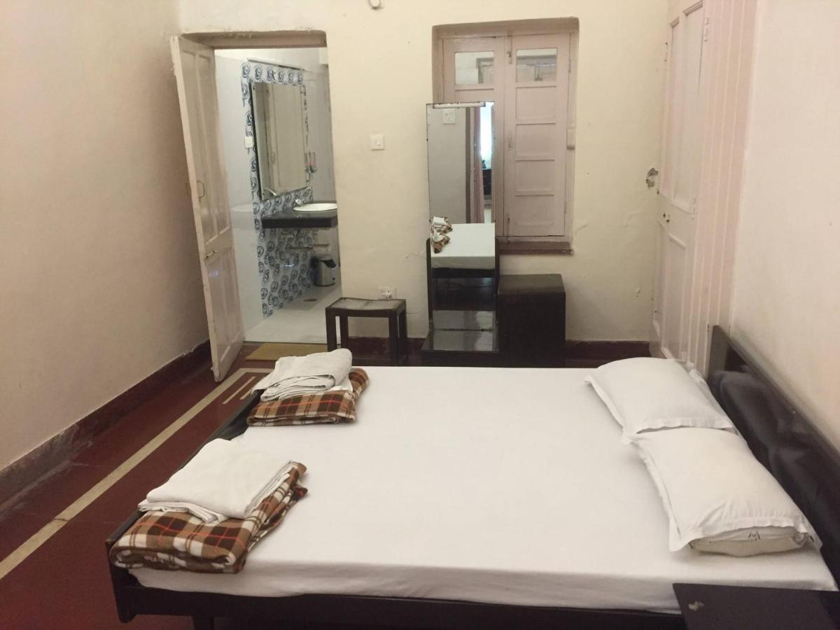Hotel White House Dehradun Eksteriør billede