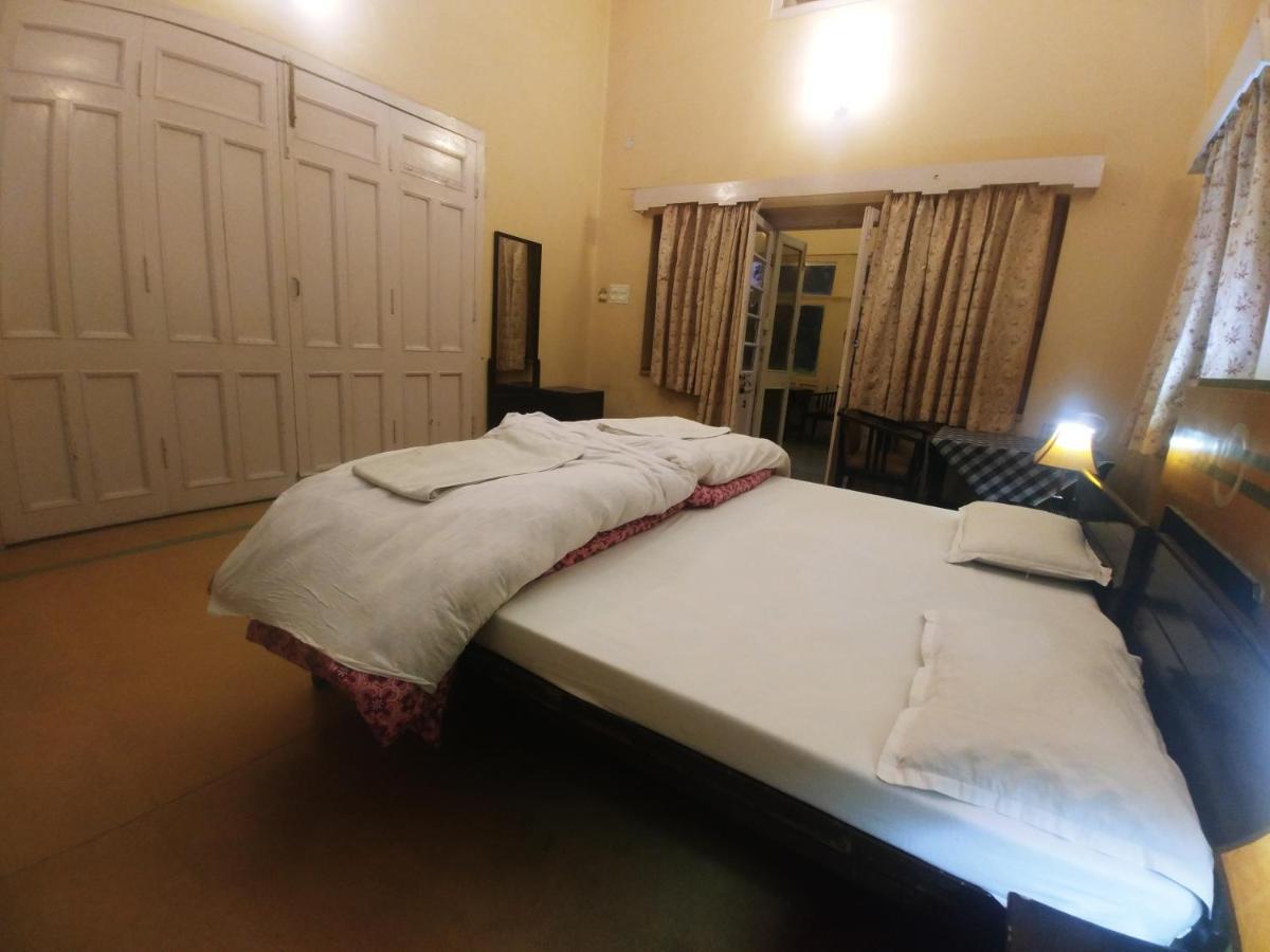 Hotel White House Dehradun Eksteriør billede