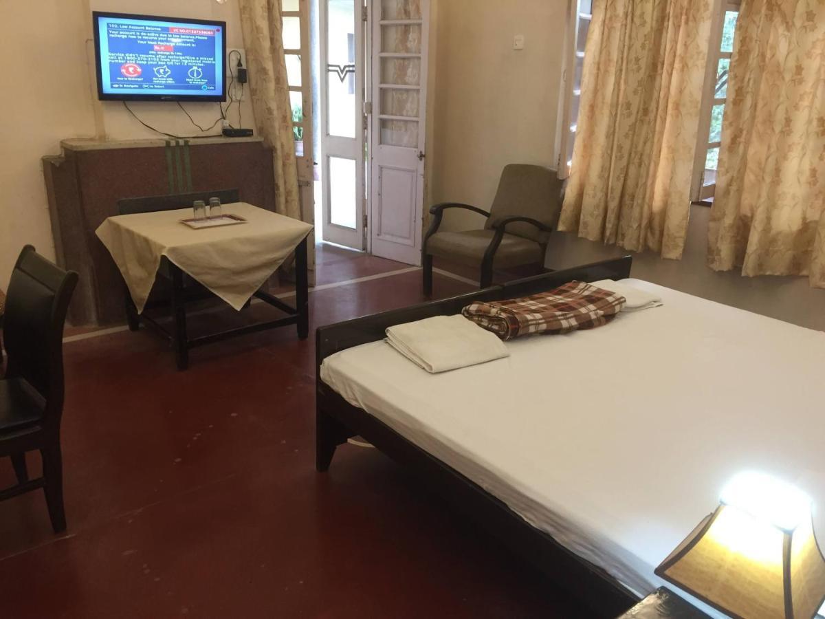 Hotel White House Dehradun Eksteriør billede