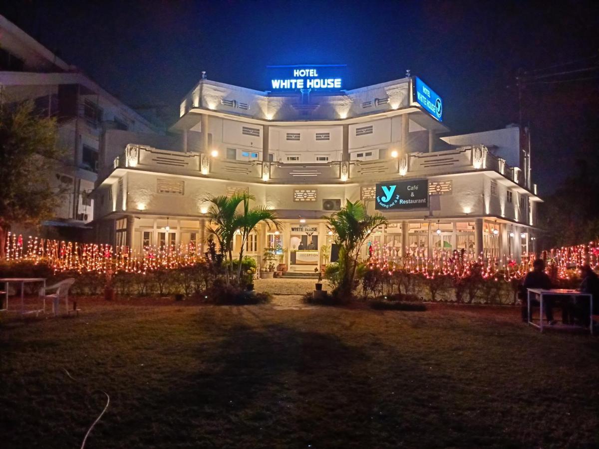 Hotel White House Dehradun Eksteriør billede