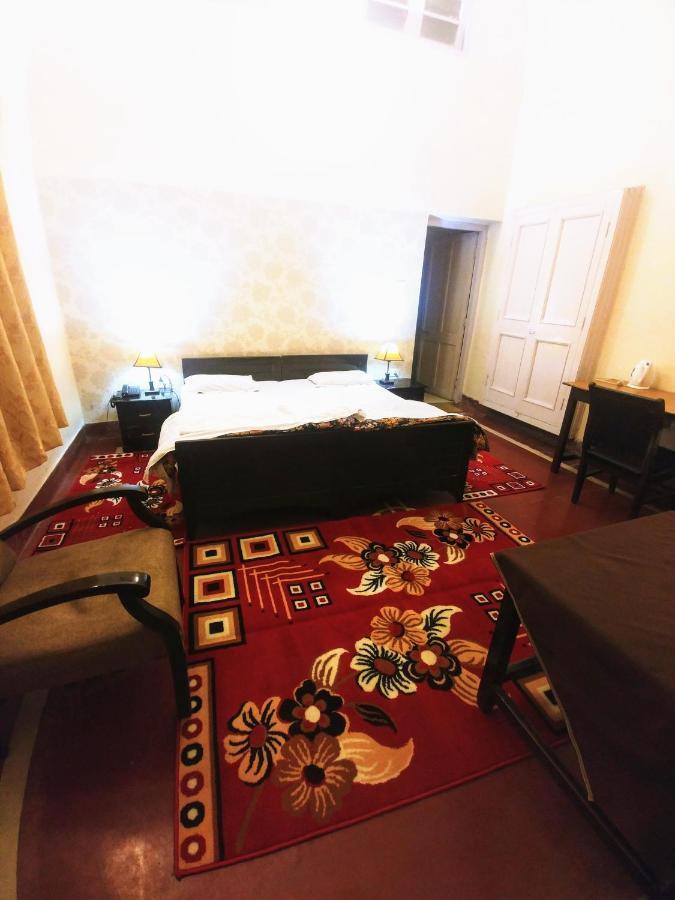Hotel White House Dehradun Eksteriør billede