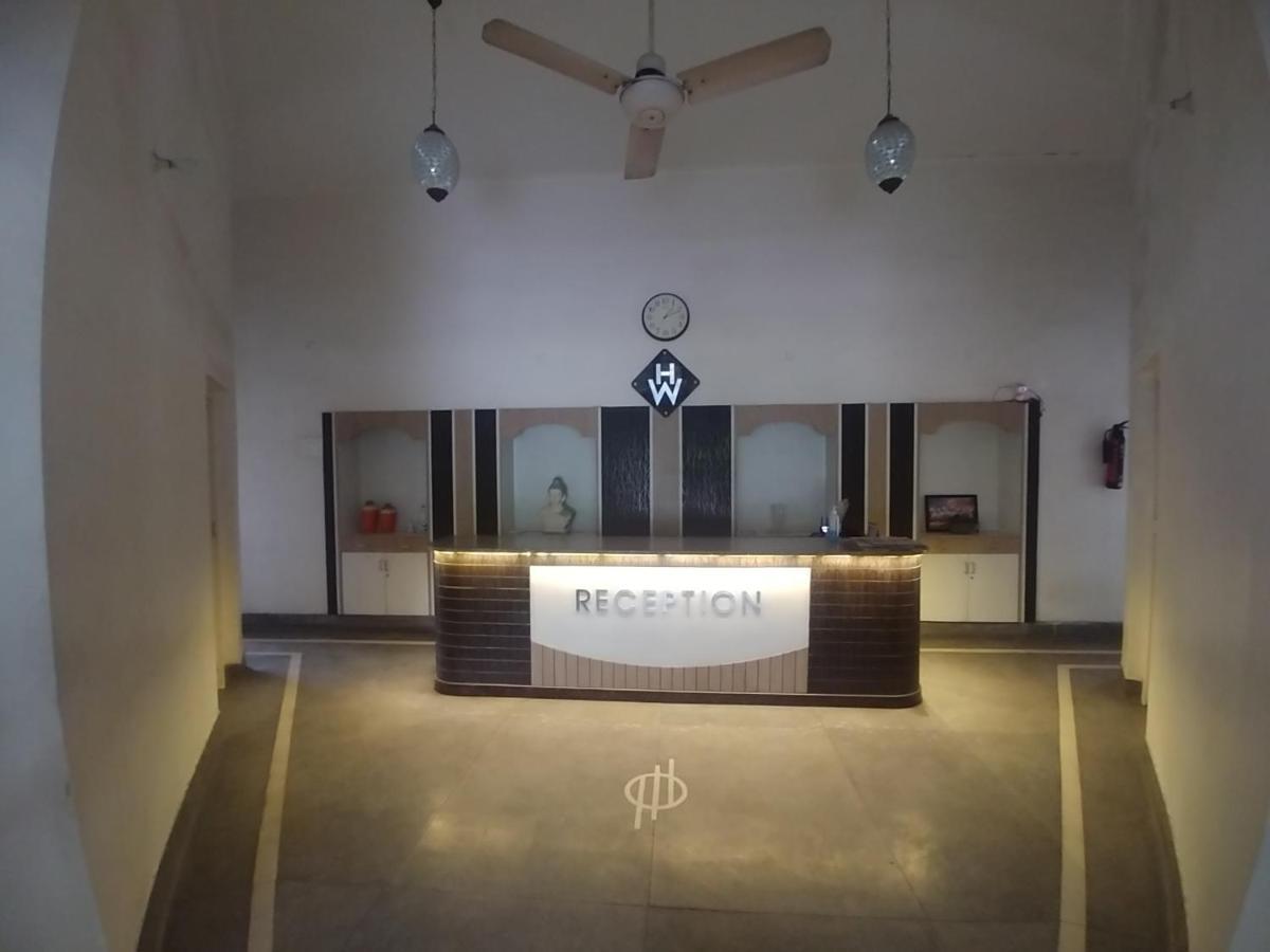 Hotel White House Dehradun Eksteriør billede