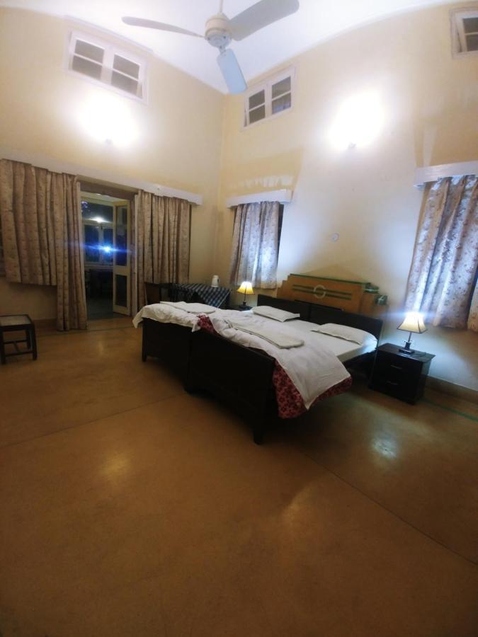 Hotel White House Dehradun Eksteriør billede