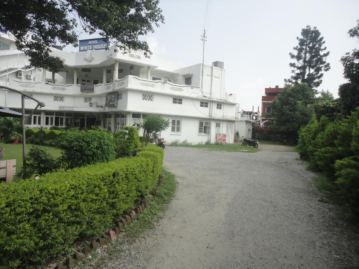 Hotel White House Dehradun Eksteriør billede