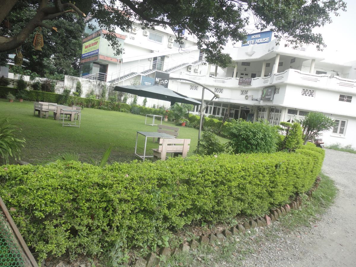 Hotel White House Dehradun Eksteriør billede