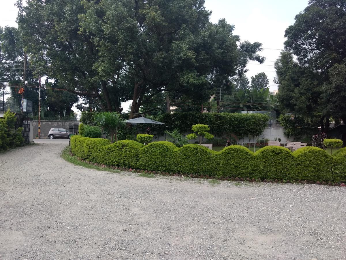 Hotel White House Dehradun Eksteriør billede