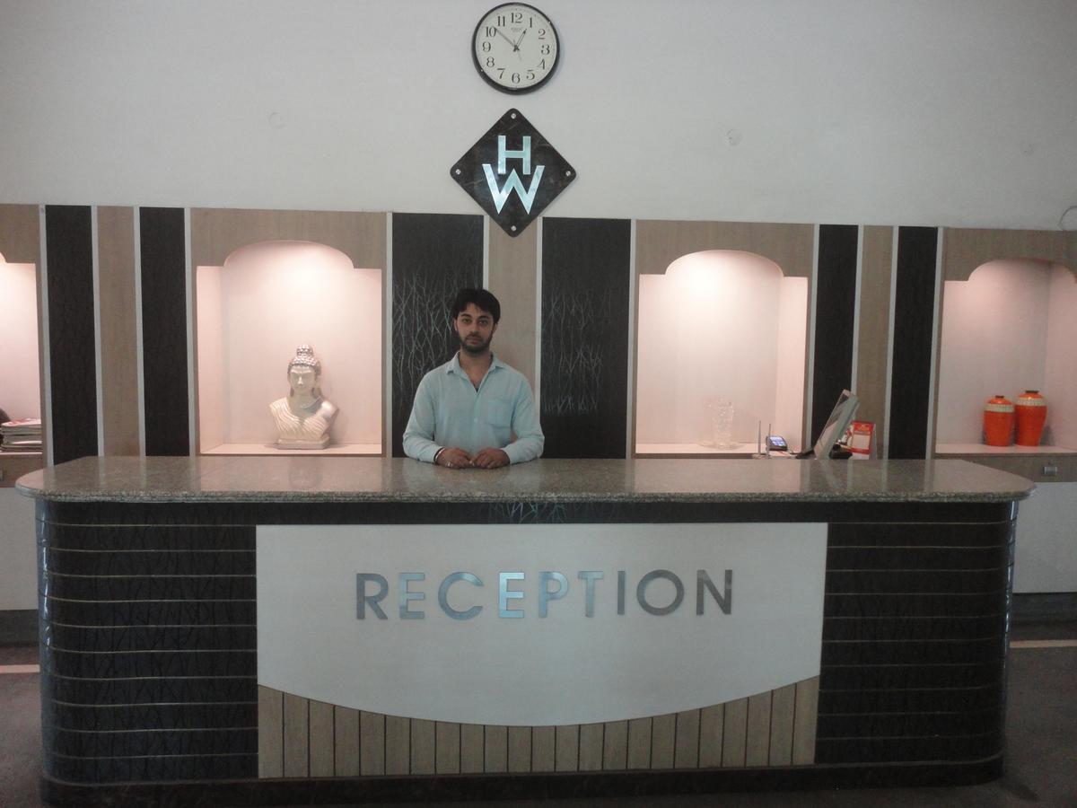 Hotel White House Dehradun Eksteriør billede